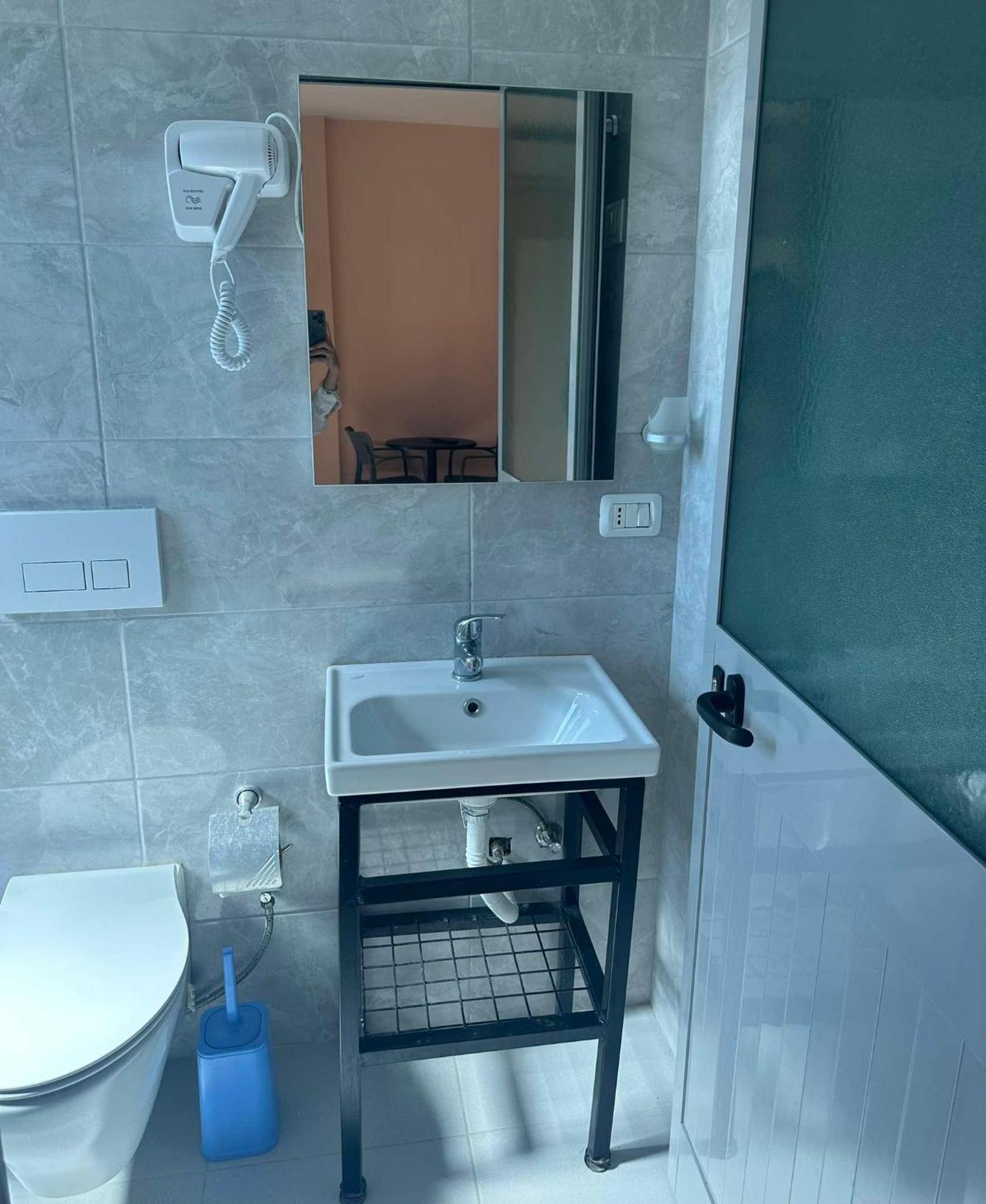 Deor Hotel Shengjin Bagian luar foto