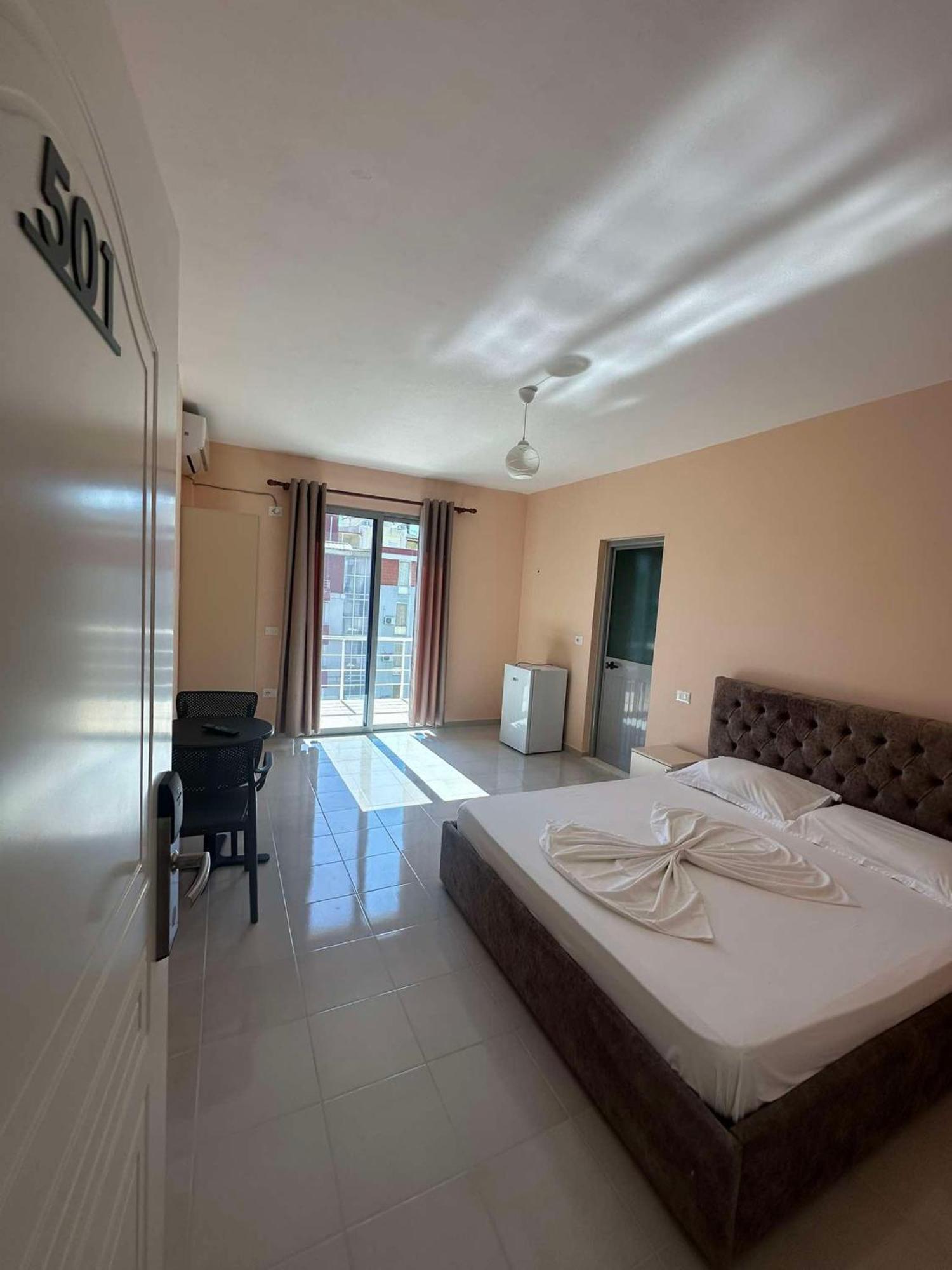 Deor Hotel Shengjin Bagian luar foto