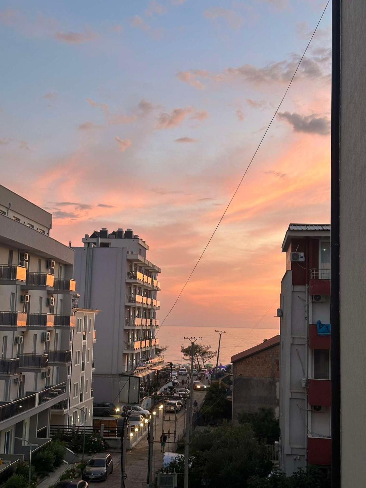 Deor Hotel Shengjin Bagian luar foto