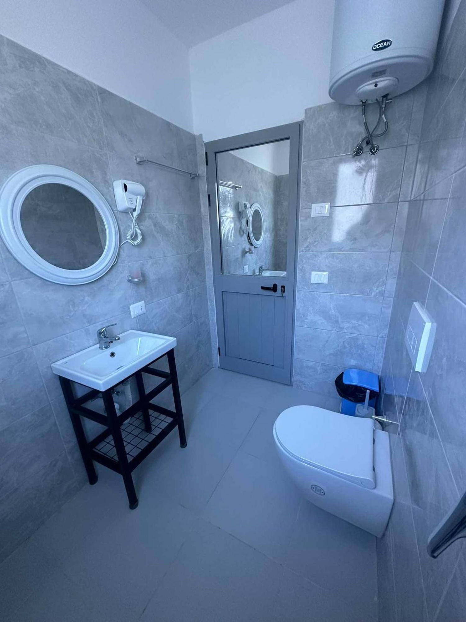 Deor Hotel Shengjin Bagian luar foto
