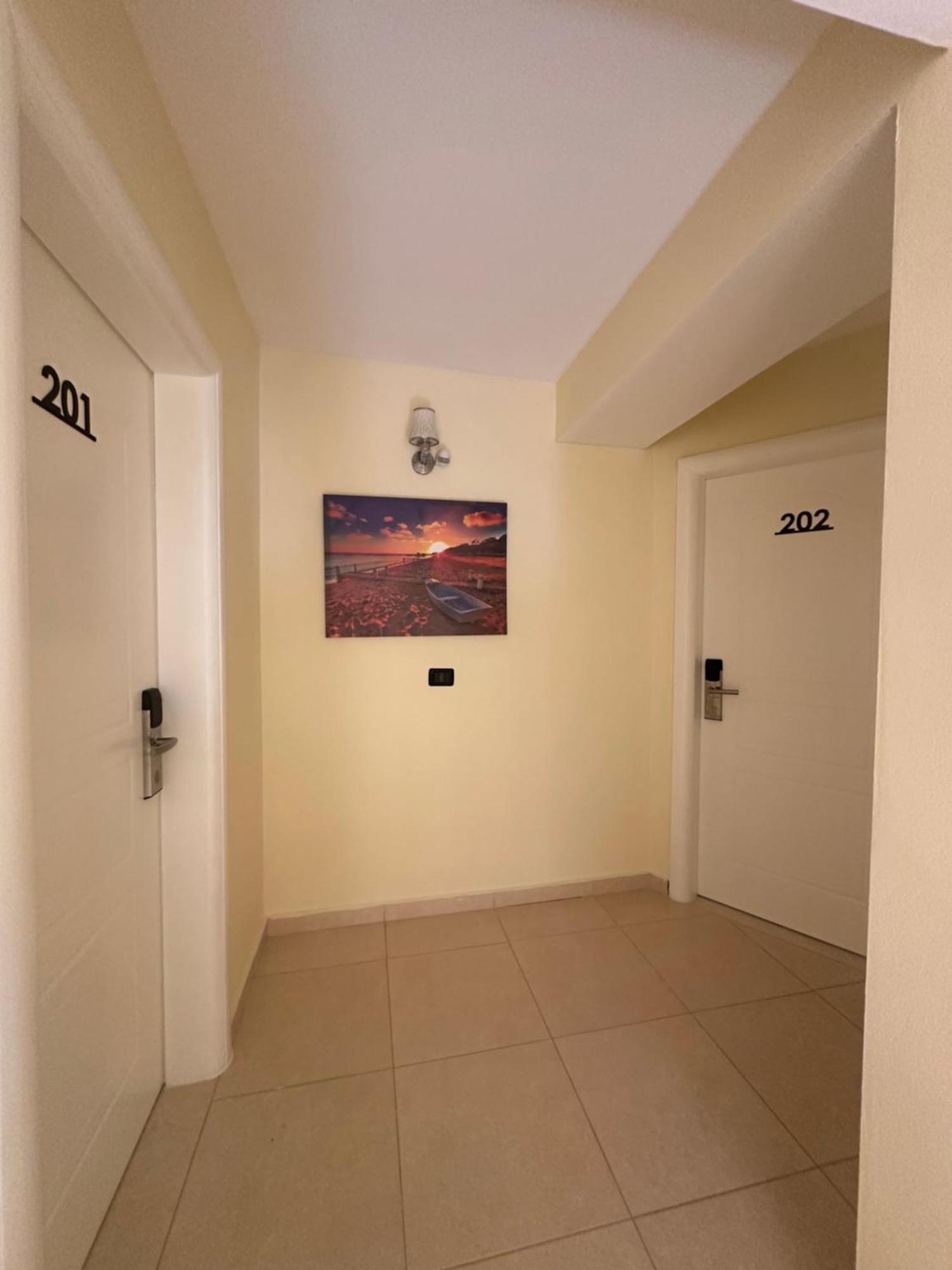Deor Hotel Shengjin Bagian luar foto